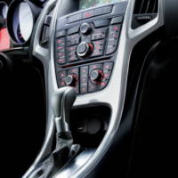 2010 Opel Astra Interior Images