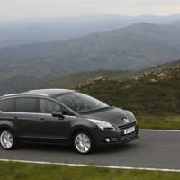 Peugeot 5008 announced