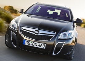 Opel Insignia OPC High Tech features