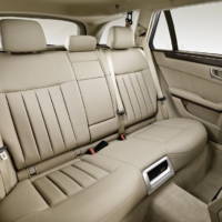 2010 Mercedes E Class Estate photos and details