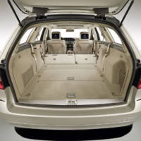 2010 Mercedes E Class Estate photos and details