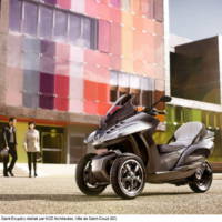 Peugeot HYbrid3 Evolution three-wheel scooter