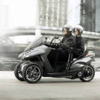 Peugeot HYbrid3 Evolution three-wheel scooter