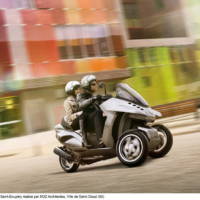 Peugeot HYbrid3 Evolution three-wheel scooter