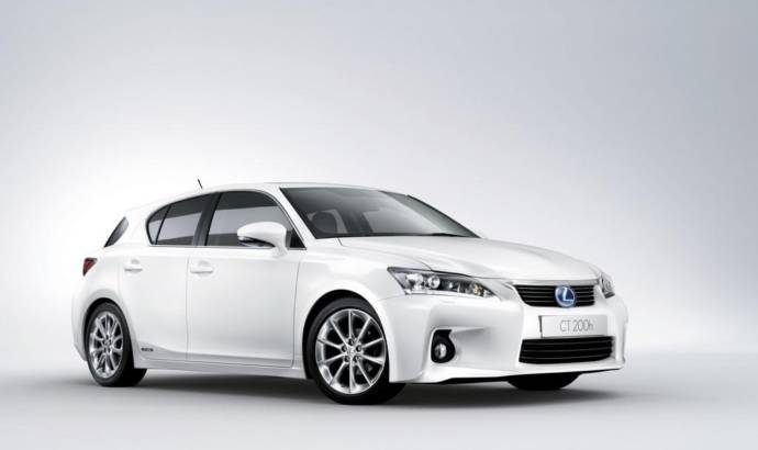 2010 Lexus CT 200h officially revealed