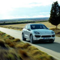 2011 Porsche Cayenne photos and details