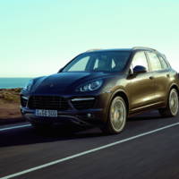 2011 Porsche Cayenne photos and details