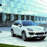 2011 Porsche Cayenne photos and details