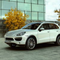 2011 Porsche Cayenne photos and details