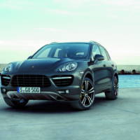 2011 Porsche Cayenne photos and details