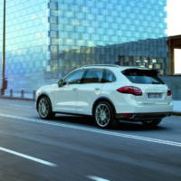 2011 Porsche Cayenne photos and details