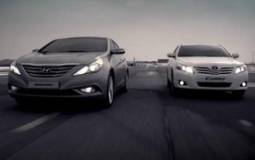 Video: Hyundai Sonata vs Toyota Camry
