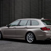 2011 BMW 5 Series Touring - Photos and Details