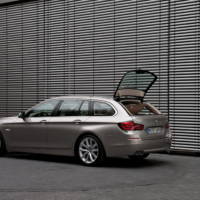 2011 BMW 5 Series Touring - Photos and Details