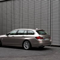 2011 BMW 5 Series Touring - Photos and Details