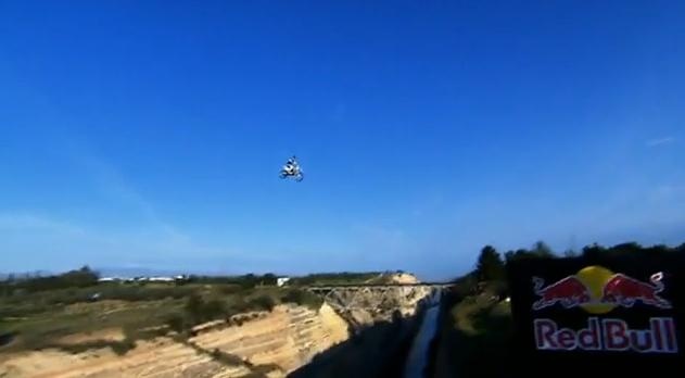 Video: Motorcycle jump over Corinth Canal