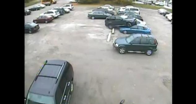 Video: Worst parking job ever