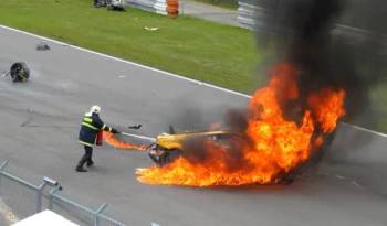 Gallardo burning in Lamborghini Super Trofeo crash