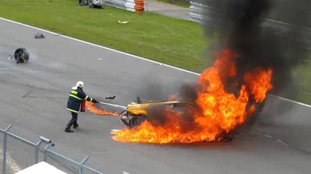 Gallardo burning in Lamborghini Super Trofeo crash