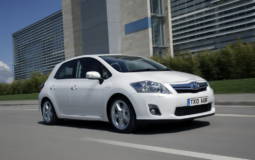 Toyota Auris Hybrid Price