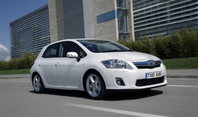 Toyota Auris Hybrid Price