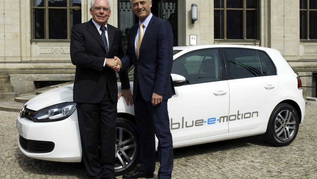 VW Golf Blue E-Motion