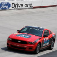 2011 Ford Mustang V6 sets new record by averaging 48.5 mpg