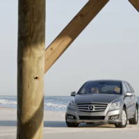 2011 Mercedes R Class new images