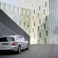 2011 Mercedes R Class new images