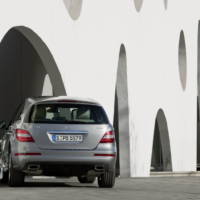 2011 Mercedes R Class new images