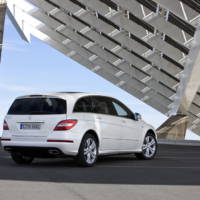 2011 Mercedes R Class new images