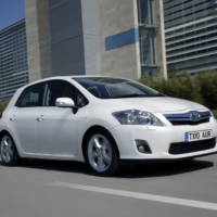 Toyota Auris Hybrid review video