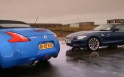 Video: BMW Z4 sDrive35i vs Nissan 370Z Convertible