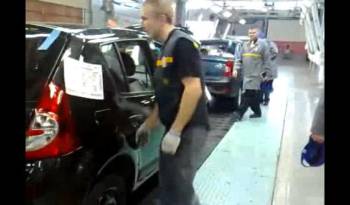 Video: Dacia Sandero door fixing