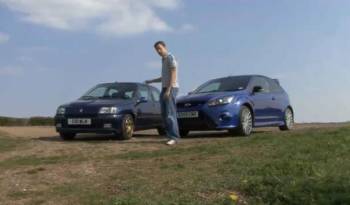 Video: Ford Focus RS vs Renault Clio Williams