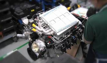 Video: Corvette Z06 and ZR1 LS9 engine building