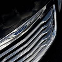 2011 Chrysler 200 teaser photos