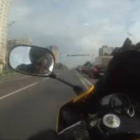 Video: Yamaha R1 speeding through Moscow