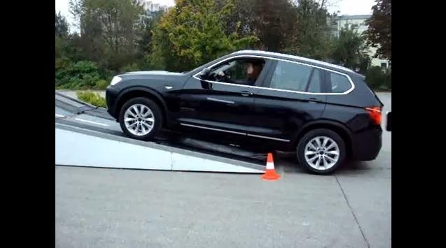 Video: Audi Q5 quattro vs BMW X3 xDrive