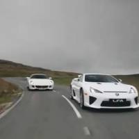 Video: Ferrari 599 HGTE vs Lexus LFA