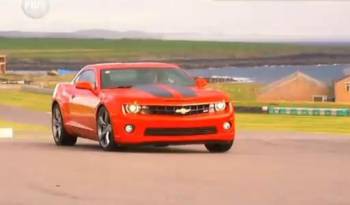 Video: Chevrolet Camaro SS vs Dodge Challenger SRT 8