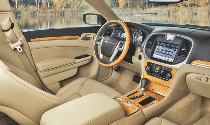 2011 Chrysler 300C interior