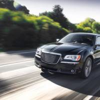 2011 Chrysler 300C interior