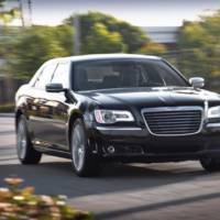 2011 Chrysler 300C interior