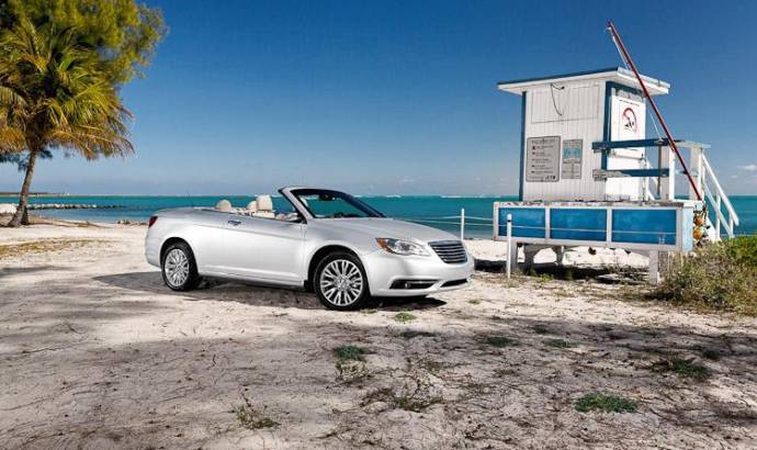 Chrysler 200 Convertible photos