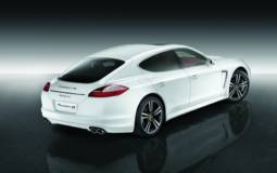 Porsche Panamera 4S Exclusive Middle East Edition