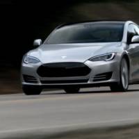 Video: 2012 Tesla Model S testing