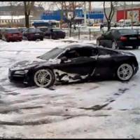 Video: Audi R8 does snow donuts