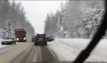 Video: Truck Avoids Crushing Car