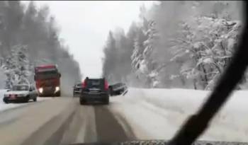 Video: Truck Avoids Crushing Car